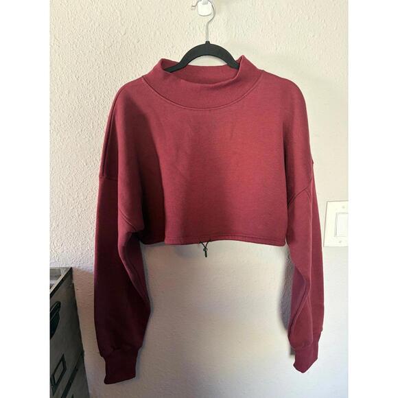 Sweaters - ACTA cropped oversized crewneck size L